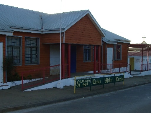 ESCUELA BASICA CARLOS MAHNS CHOUPAY