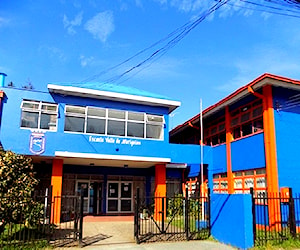 ESCUELA VALLE DE MARIQUINA