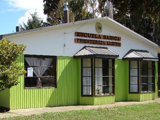 ESCUELA FRONTERIZA DE LLIFEN