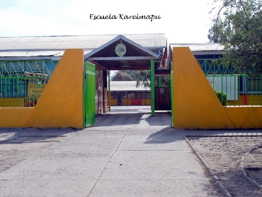 ESCUELA BASICA KARELMAPU