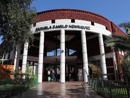 ESCUELA CAMILO HENRIQUEZ