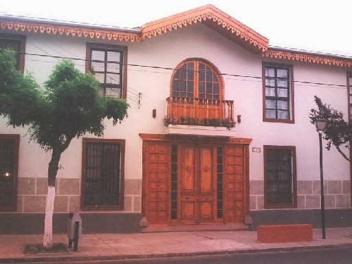 ESCUELA BAS. COLEGIO EMELINA URRUTIA