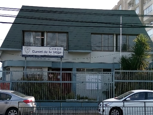 COLEGIO POETA DANIEL DE LA VEGA