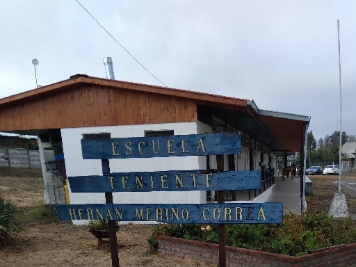 ESCUELA TENIENTE HERNAN MERINO CORREA