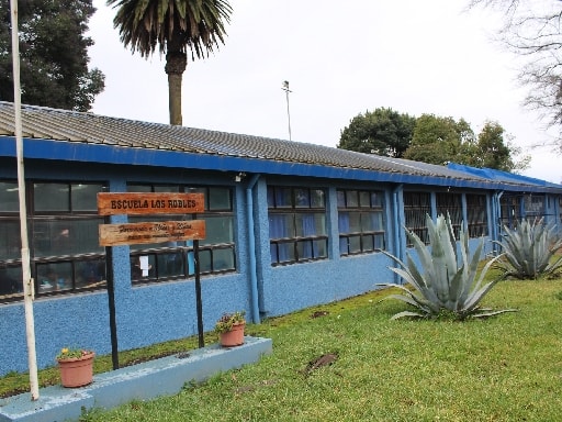 ESCUELA LOS ROBLES