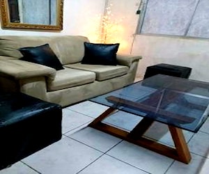 <p>Sofa con sus accesorios por motivos de viaje</p>