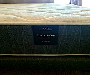 <p>Cama europea 2p base dividida Cannon Calm</p>