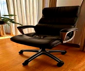 <p>Silla de escritorio respaldo alto. Se regula</p>