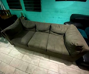 <p>Sillon más dos sítiales </p>