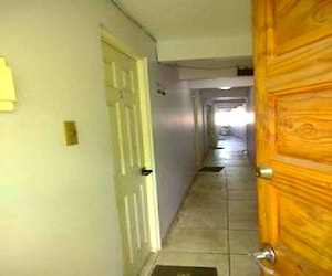 <p>Habitacion single central, acceso independien</p>