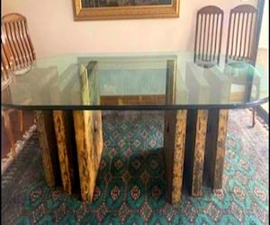Mesa de comedor ovalado con vidrio esfumado bisela