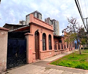 Casa en Ventura Lavalle, a una cuadra de Av. Matta