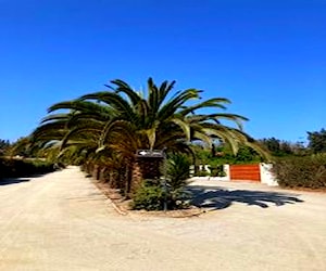 Parcela con 2 casas, quincho y piscina