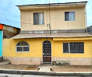 Bella casa con minidepartamento cercana av.&#8230;