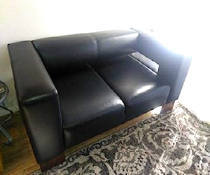 Sofa ecocuero negro 2 cuerpos, poco uso