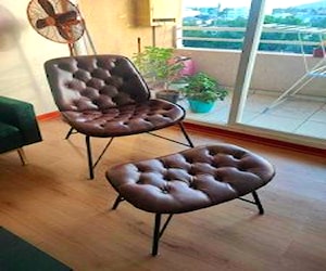 <p>Sillón con otomana</p>