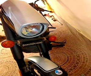 Moto UM sport 300