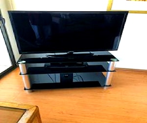 <p>Televisión 40 pulgadas Samsung + mesa+ chromecast</p>