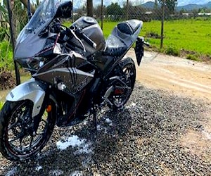 Yamaha r3 