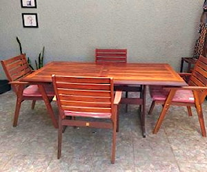 <p>Comedor de terraza con 4 sillas</p>