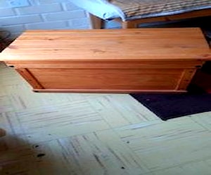 <p>Cajonera tipo baúl de madera</p>