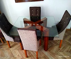 <p>Comedor de vidrio con 4 sillas</p>