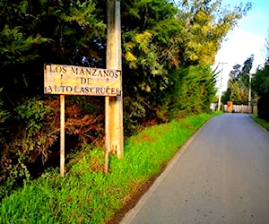 Parcela con cabaña y bodega en Loteo Los Manzanos