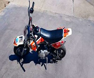 moto de 50 cc bencinera