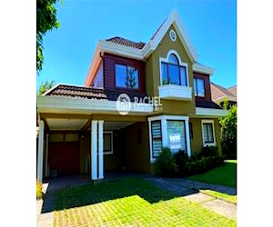 Maravillosa casa en barrio inglés remodelada