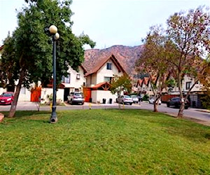 CASA Pedro Fontova con Av. El Carmen Huechuraba