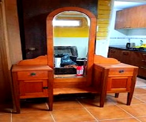 <p>Mueble tocador en madera de rauli</p>