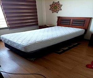 Cama de plaza y media marca Rosen