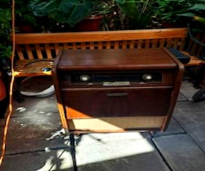 <p>Muebles de radio antiguo.</p>