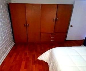 <p>Arriendo habitación con baño privado</p>