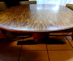 <p>Mesa de comedor buen estado</p>