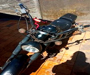 Moto um renegade comando 200