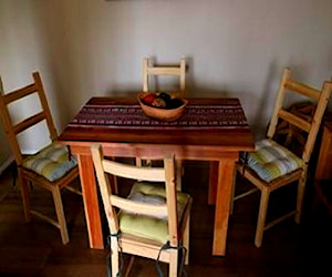 Comedor (mesa, sillas, cojines)