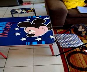 <p>Mesa Niño Mickey Mouse</p>