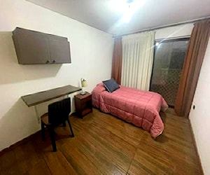 <p>Arriendo habitacion metro los dominicos</p>