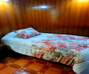 <p>Arriendo pieza con baño y cocina privada</p> image