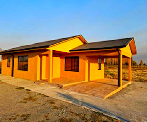 Casa en parcela de agrado, luz, agua, const.Sólida