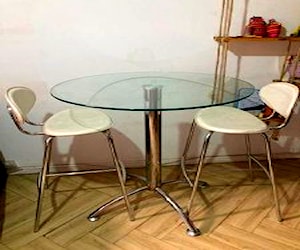 <p>Mesa alta de vidrio con dos pisos</p>