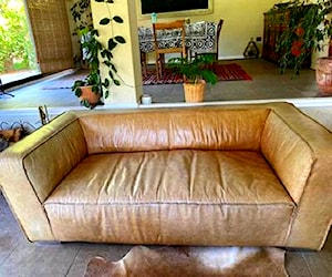 <p>Sillón cuero 3 cuerpos, excelente estado</p>