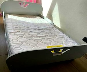 <p>Cama de transición para niña</p>