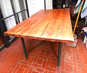 <p>Mesa antigua amplia y comoda</p>