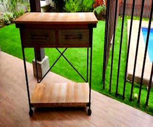 <p>Mesa de Arrimo Vintage Usada</p>