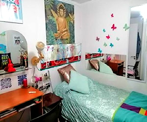 <p>pieza mujer comparto departamento</p> image