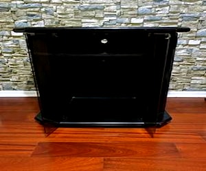 Rack negro para TV