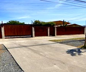 Casa con amplio terreno en hermanos vera