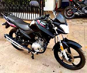 Moto Yamaha YBR 125Z negra 